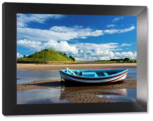 England, Northumberland, Alnmouth. Boats on the tidal Aln Estuary at Alnmouth