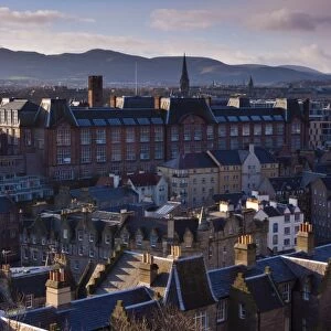 Scotland, Edinburgh, Edinburgh City. Looking south from Castle Hill accross the city towards the Pentland