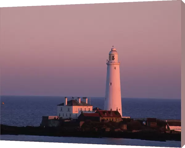 ENGLAND, Tyne & Wear, St Marys Island. The popular landmark of the lighthouse against a natural pink