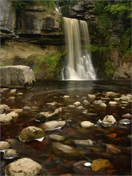 ENGLAND, Yorkshire, Yorkshire Dales National Park. The fast flowing waters of the Thornton Force waterfall