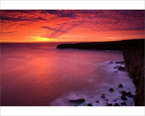 England, Tyne and Wear, South Shields. Sunrise over Frenchmans Bay near South Shields