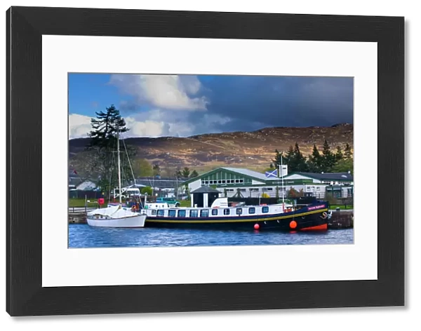 Scotland, Scottish Highlands, Fort Augustus. Tourist sight seeing barge moored on the Caledonian Canal in