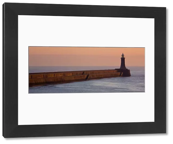 England, Tyne & Wear, Tynemouth. The North Pier at the mouth of the River Tyne