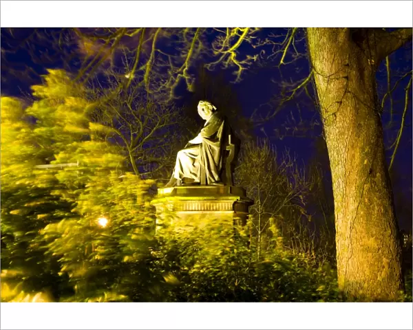 Scotland, Edinburgh, West Princes Street Gardens. Statue of Sir James Young Simpson