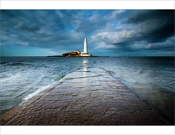 England, Tyne and Wear, Whitley Bay. Incoming tide engulfs the causeway linking St Marys Island & lifehouse to