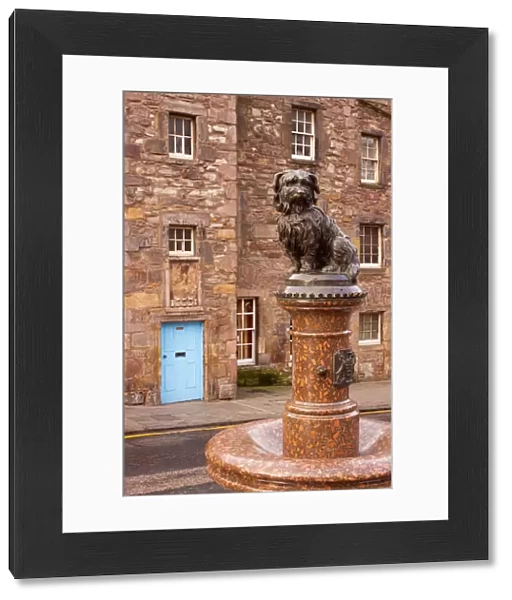 Scotland, Edinburgh, Greyfriars Bobby. Statue of Greyfriars Bobby, the famous loyal Skye Terrier who lay on the grave of his master John Gray for 14 years after his death in 1858 - Only leaving his grave briefly to