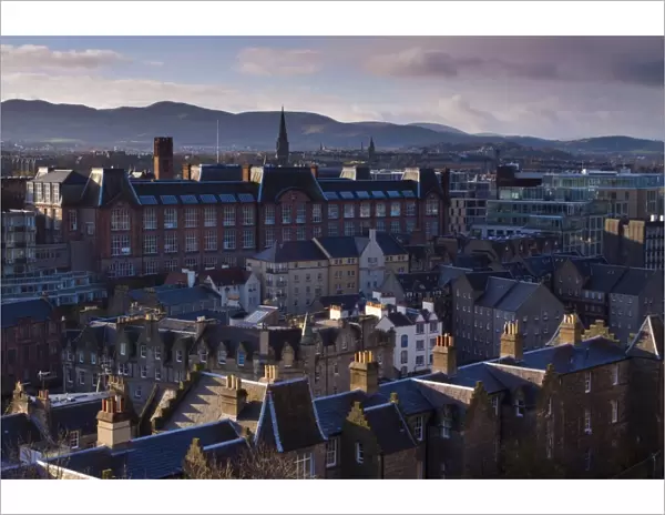 Scotland, Edinburgh, Edinburgh City. Looking south from Castle Hill accross the city towards the Pentland