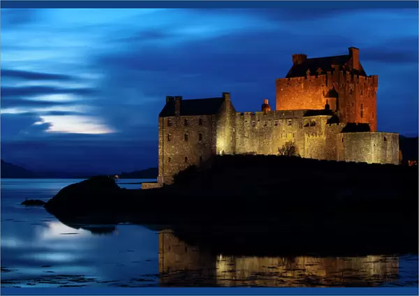 Scotland, Scottish Highlands, Eilean Donan Castle. Eilean Donan Castle reflected in the still waters of Loch Duich