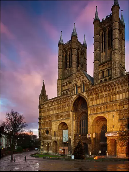 England, Lincolnshire, Lincoln. The main enterance to Lincoln Cathedral in the UK city of Lincoln