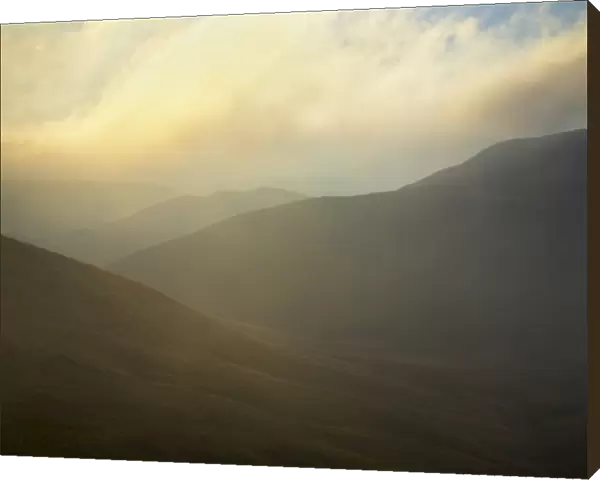 Scotland, Scottish Borders, The Pennine Way. Mist begins to shroud the rolling hills