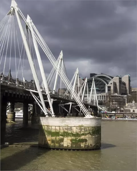 England, Greater London, Golden Jubilee Bridge