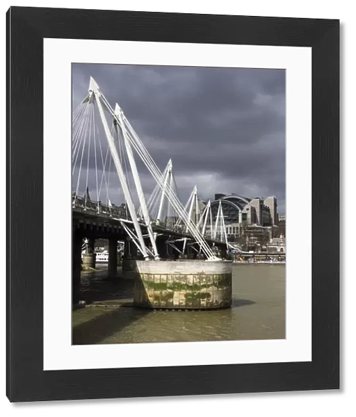 England, Greater London, Golden Jubilee Bridge