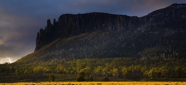Australia, Tasmania, Cradle Mt - Lake St Clair National Park. Mount Oakleigh seen from New Pelion Hut on the