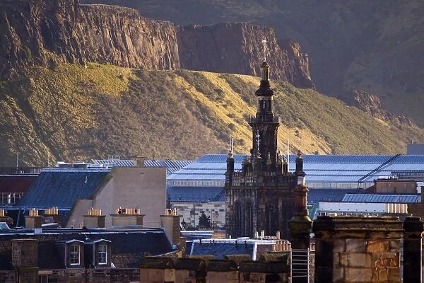 Scotland, Edinburgh, Edinburgh City. View overlooking the Old Town situated alongside the extinct volcano known as