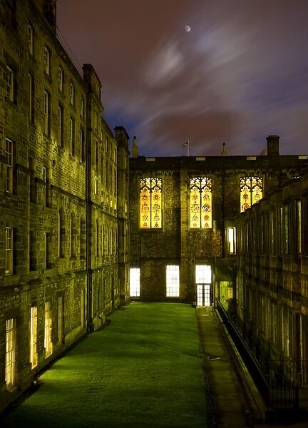 Scotland, Edinburgh, Old Town. Courtyard viewed from the George IV Bridge which was constructed to link the Old and