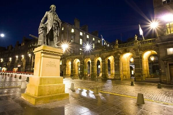 Scotland, Edinburgh, The Royal Mile. Monument to Adam Smith opposite the Edinburgh City Chambers on the