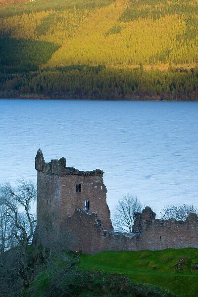 Scotland, Scottish Highlands, Loch Ness. Urquhart Castle on the banks of Loch Ness