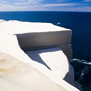 Australia, New South Wales, Royal National Park. Sandstone cliifs overlooking the Pacific Ocean viewed from the Royal National Park