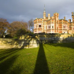 England, Tyne & Wear, Saltwell Park. Saltwell Towers situated in Saltwell Park