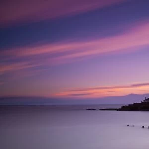 England, Tyne and Wear, St Marys Island. Pre-dawn pink skies above St Marys Island
