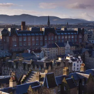 Scotland, Edinburgh, Edinburgh City. Looking south from Castle Hill accross the city towards the Pentland