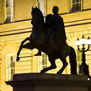 Scotland, Edinburgh, Register House. Statue of the Duke of Wellington on horseback situated in the front of the