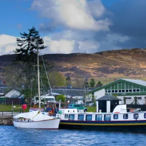 Scotland, Scottish Highlands, Fort Augustus. Tourist sight seeing barge moored on the Caledonian Canal in