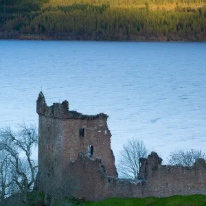 Scotland, Scottish Highlands, Loch Ness. Urquhart Castle on the banks of Loch Ness