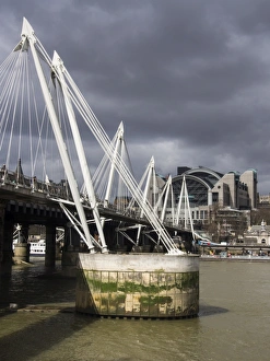 Modern Gallery: England, Greater London, Golden Jubilee Bridge