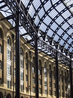 Modern Gallery: England, London, Hays Galleria