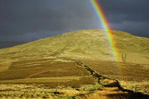 Environmental Gallery: England, Northumberland, The Pennine Way. A rainbow above the Schil on the England