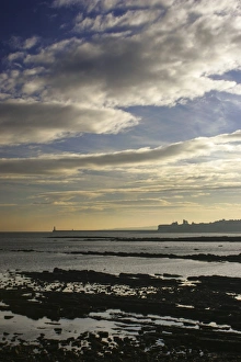 Images Dated 30th November 2004: England, Tyne and Wear, Cullercoats. Looking towards the North tyne pier and Tynemouth