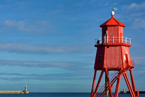 Images Dated 18th November 2008: England, Tyne & Wear, South Shields. The South Groyne Lighthouse in South Shields