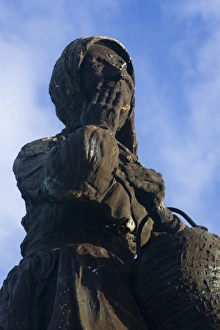 England, Tyne & Wear, South Shields. A statue celebrating a famous local South Shields character