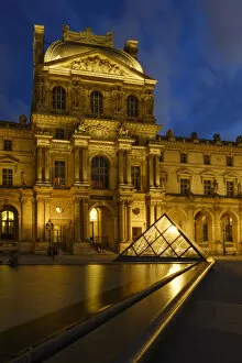 Landmark Gallery: France, Paris, Louvre Museum