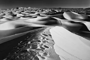 Black Light Gallery: Sahara Peaks