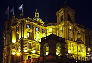 Images Dated 23rd November 2009: Scotland, Edinburgh, Bank of Scotland. A prominent feature of the Edinburgh skyline