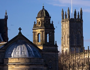 Images Dated 23rd November 2009: Scotland, Edinburgh, Edinburgh City. Birds flock around the Saint Cuthberts Parish Church