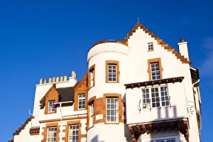 Images Dated 23rd November 2009: Scotland, Edinburgh, Edinburgh City. House with white washed walls