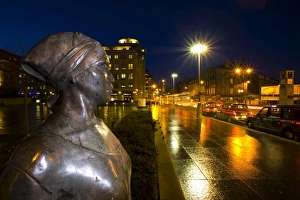 Images Dated 26th January 2009: Scotland, Edinburgh, Festival Square. African Woman and Child sculpture