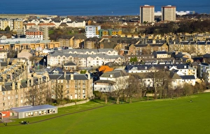Exercise Gallery: Scotland, Edinburgh, Holyrood Park. People partaking in recreational activities at the Holyrood Park