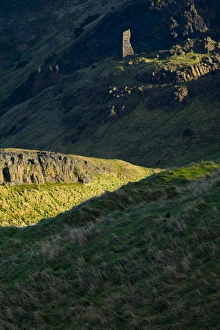 Images Dated 12th January 2009: Scotland, Edinburgh, Holyrood Park. St Anthonys Chapel high above St Margarets Loch