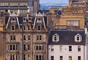 Images Dated 23rd November 2009: Scotland, Edinburgh, Princes Street. Typical architecture of the shops