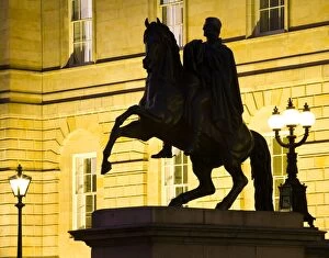 Night Gallery: Scotland, Edinburgh, Register House. Statue of the Duke of Wellington on horseback situated in the front of
