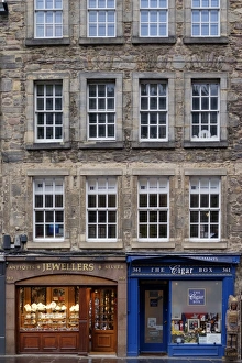 <b class=qtipBold><figcaption>Scotland, Edinburgh, The Royal Mile</figcaption></b><br>Scotland, Edinburgh, The Royal Mile. Traditional shops and buildings located along the Royal Mile in Edinburgh.<br><em>© Copyright Jason Friend - All Rights Reserved</em> Scotland, Edinburgh, The Royal Mile
