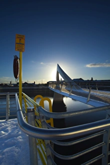 Freezing Gallery: Scotland, Glasgow, Glasgow City. New Broomielaw Tradeston Bridge crossing the River Clyde in Glasgow