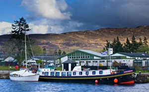 Scotland, Scottish Highlands, Fort Augustus. Tourist sight seeing barge moored on the Caledonian Canal in