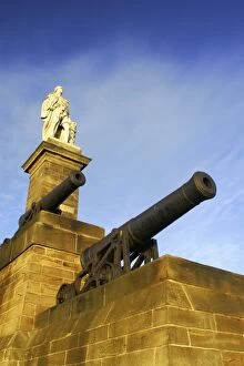 Images Dated 30th November 2004: The setting sun iluminates the Collingwood monument and cannons. Collingwood