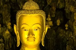 Thailand Gallery: Thailand, Bangkok, Wat Chana Songkram. Buddha statue at Wat Chana Songkram
